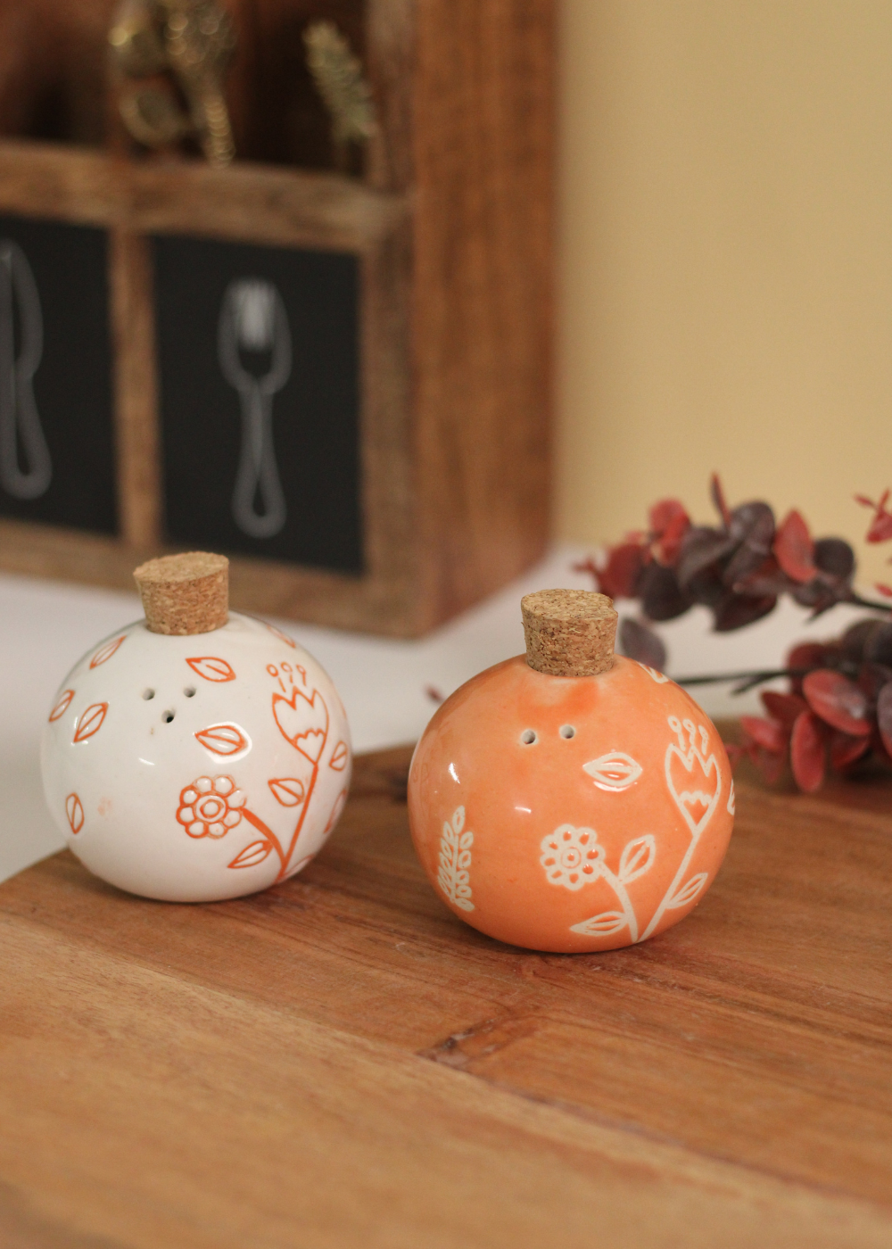 Peach floral salt & pepper shakers 