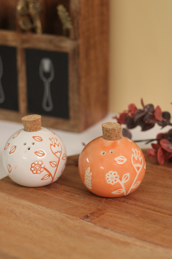 Peach floral salt & pepper shakers 