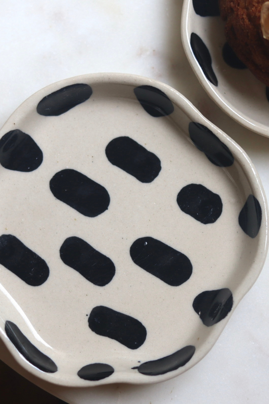 Black blocks dessert plates