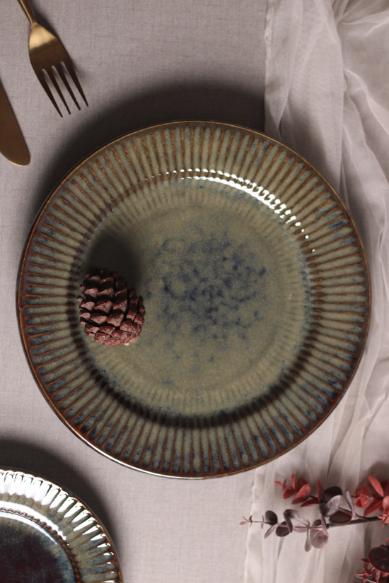 Olive spiky dinner plate 