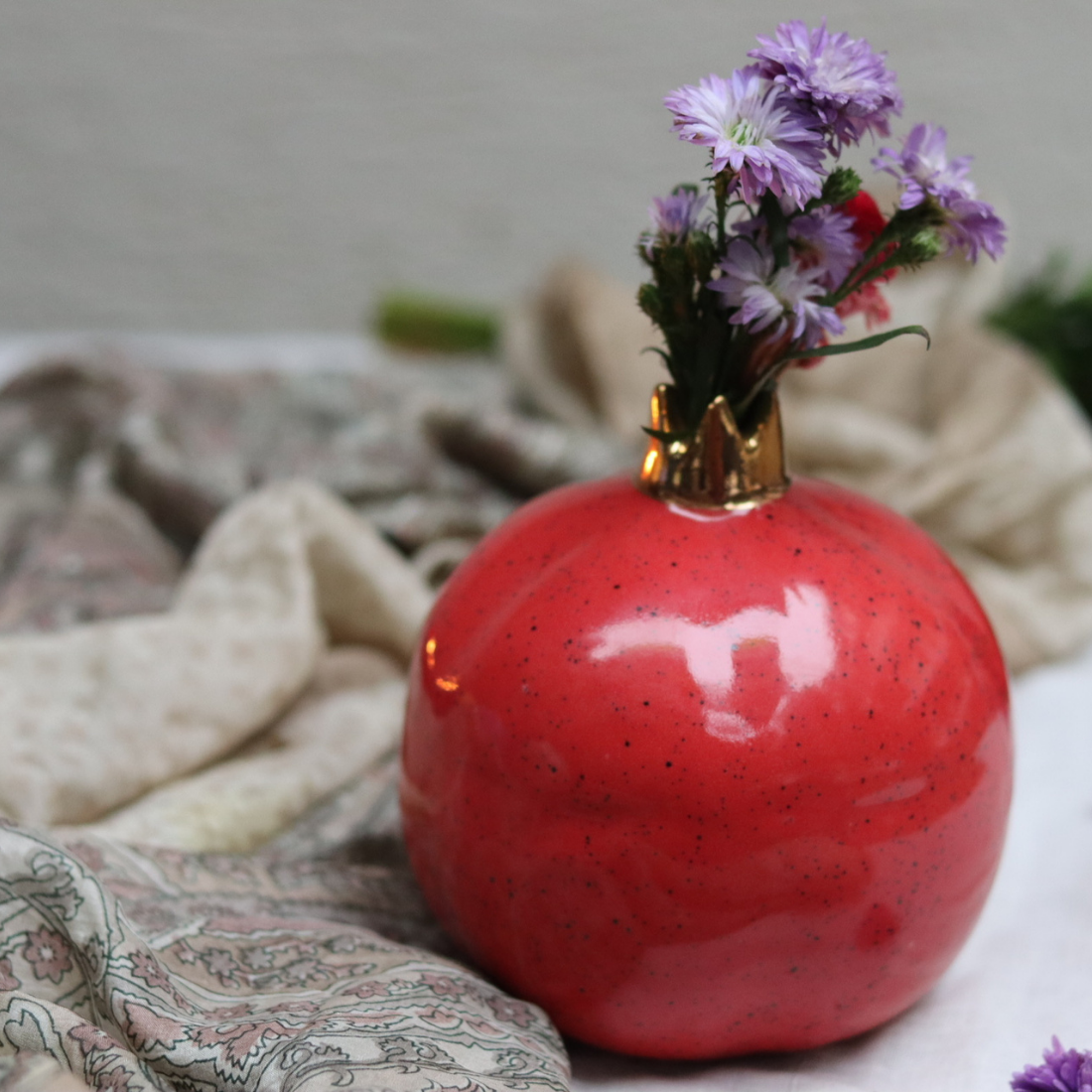 Red anar vase with flowers