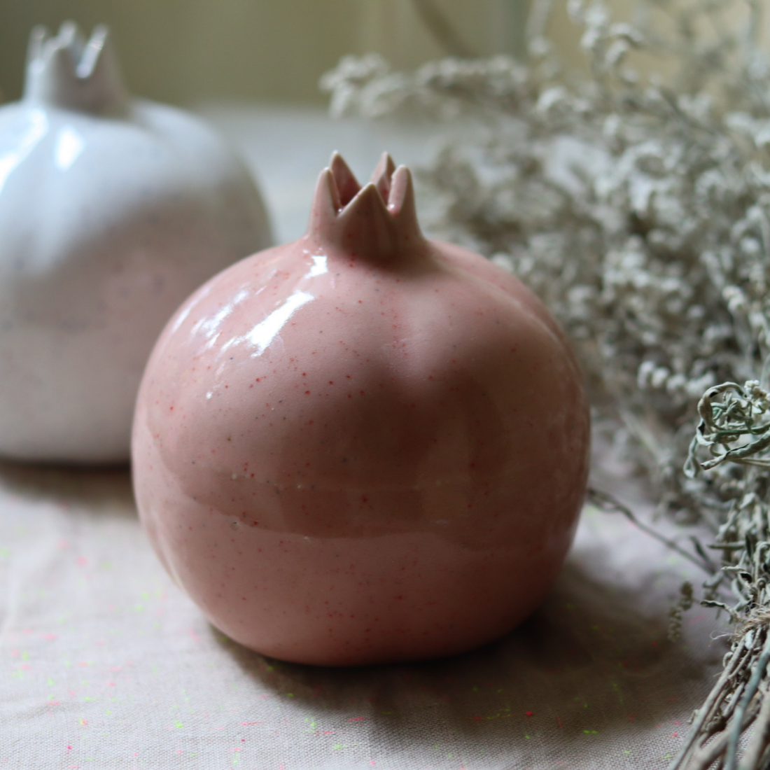 Two anar vases in different color 