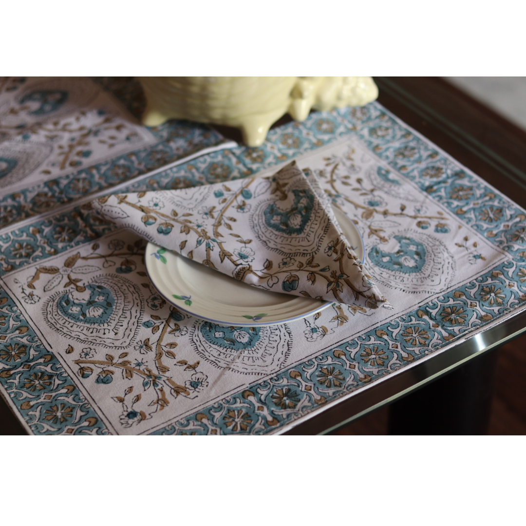 Light blue motif table mat & napkin 
