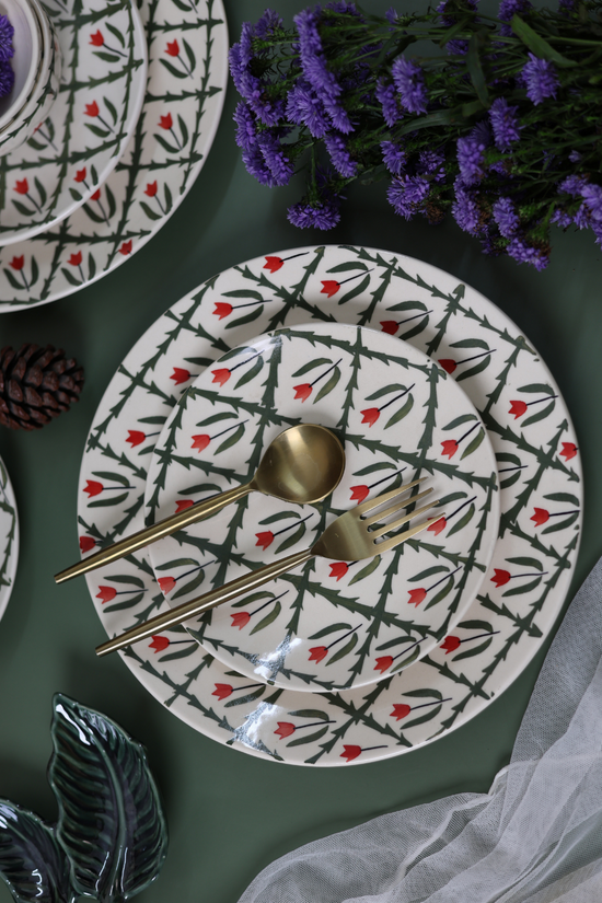 Ferns dinner plates with cutlery 