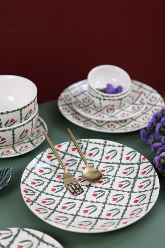Table settings with ferns dinner plates & bowls