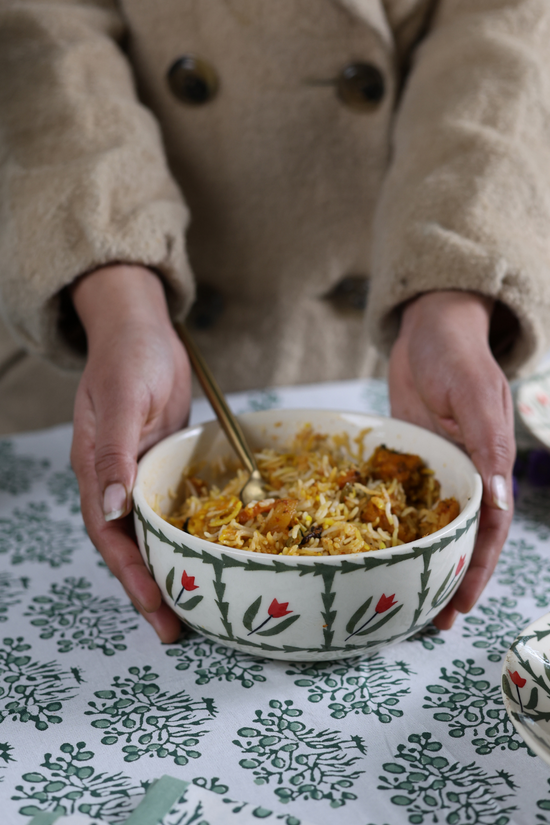 Ceramic curry bowl in hand