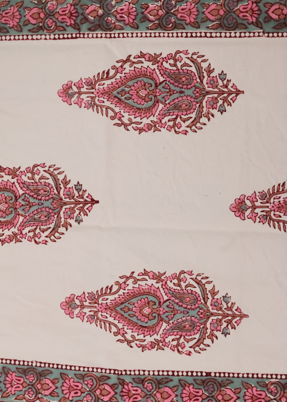 Table runner flowers print 