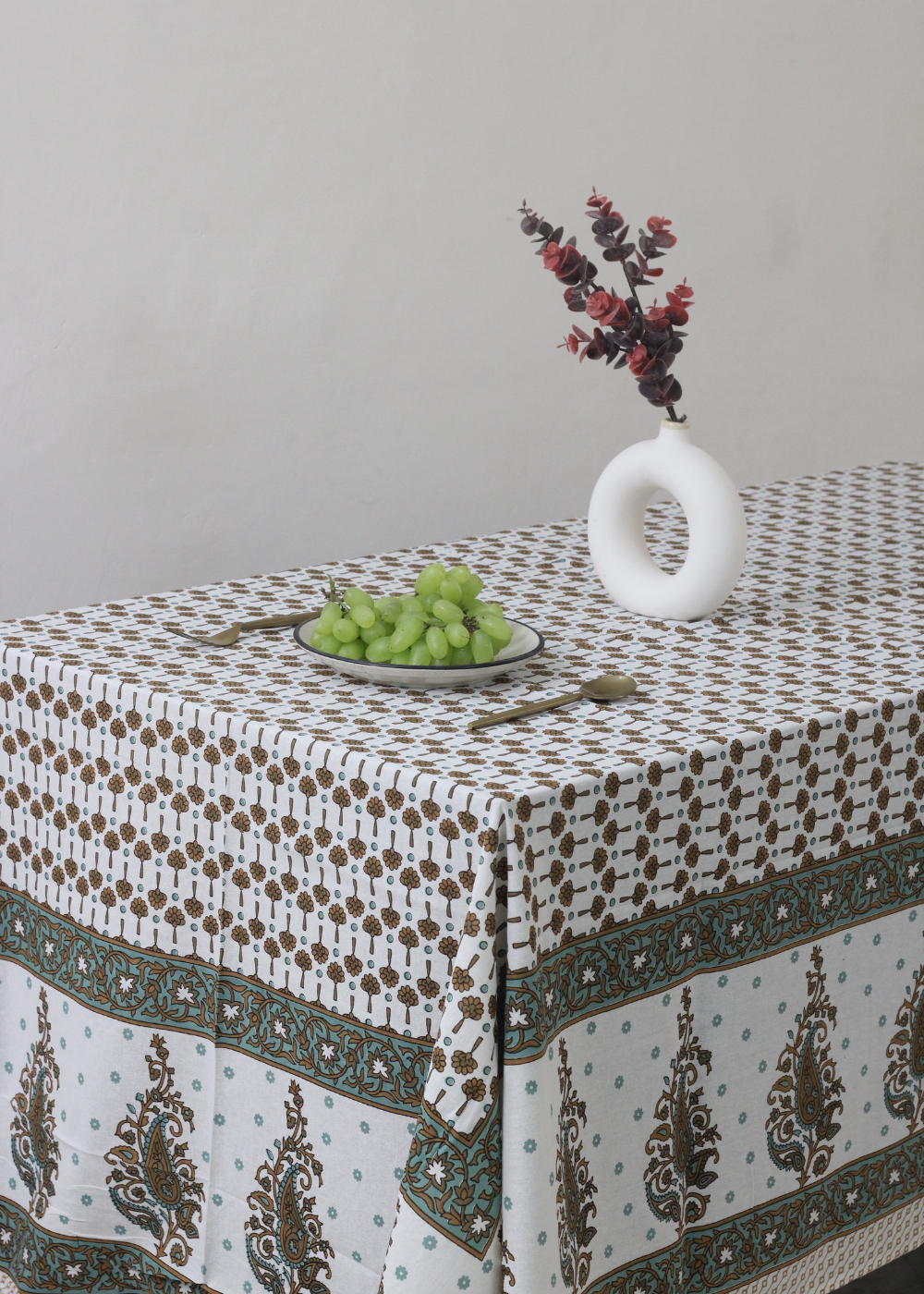 Green & brown table cloth