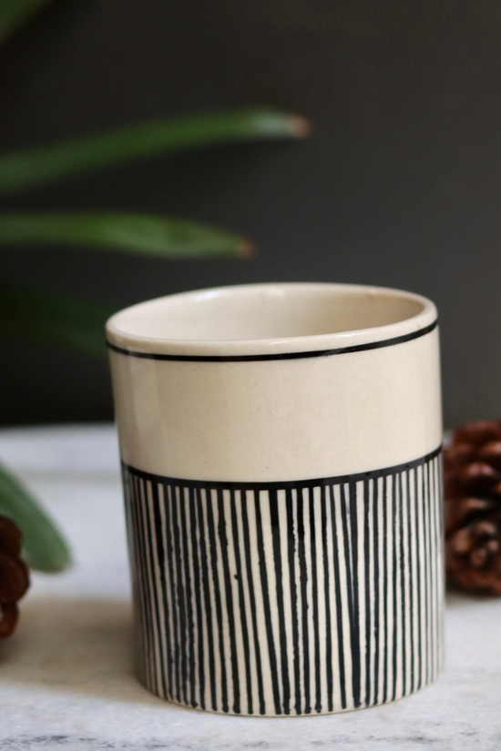 Black lined brush holder white color