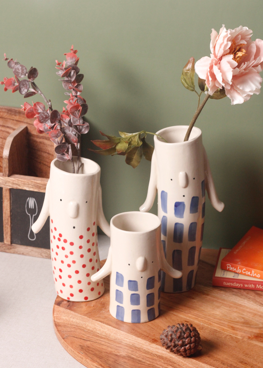 Set of three family vase with flowers