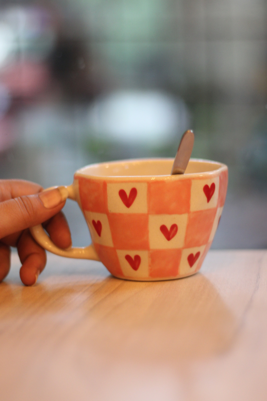 Chequered heart mug with spoon