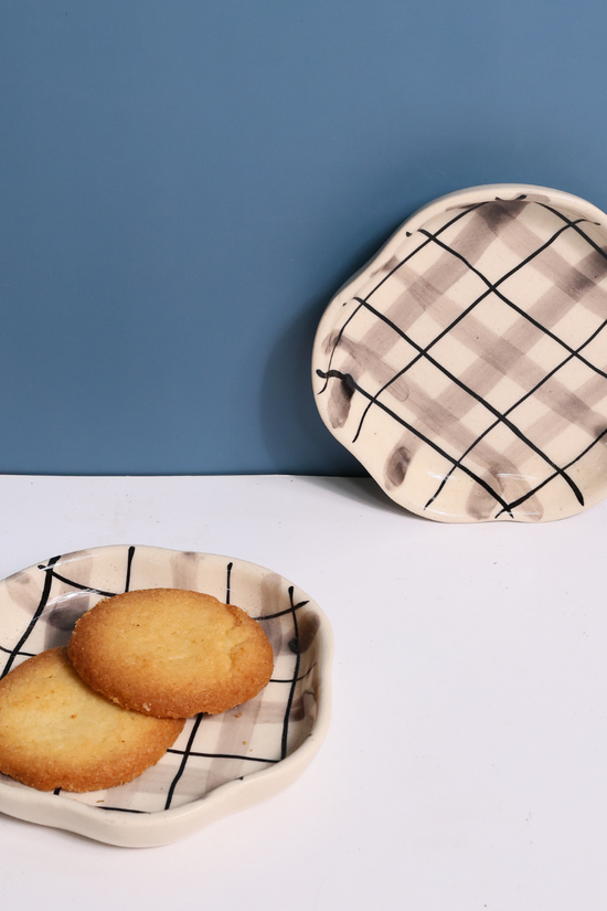 Checks handmade dessert plates with cookies