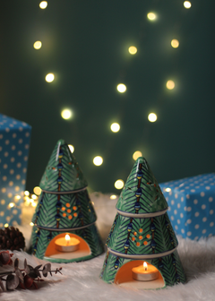 Christmas tree tea light holder with candle 