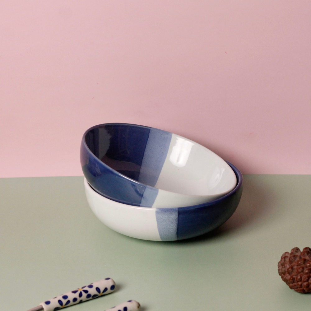 Blue and white curry bowl with cutlery