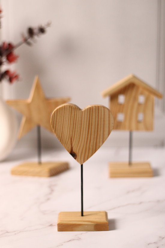 Wooden Heart Stand