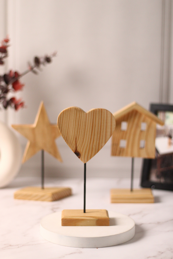Wooden Heart Stand