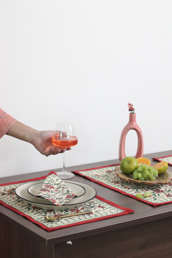 Cotton red motif table mat & napkin