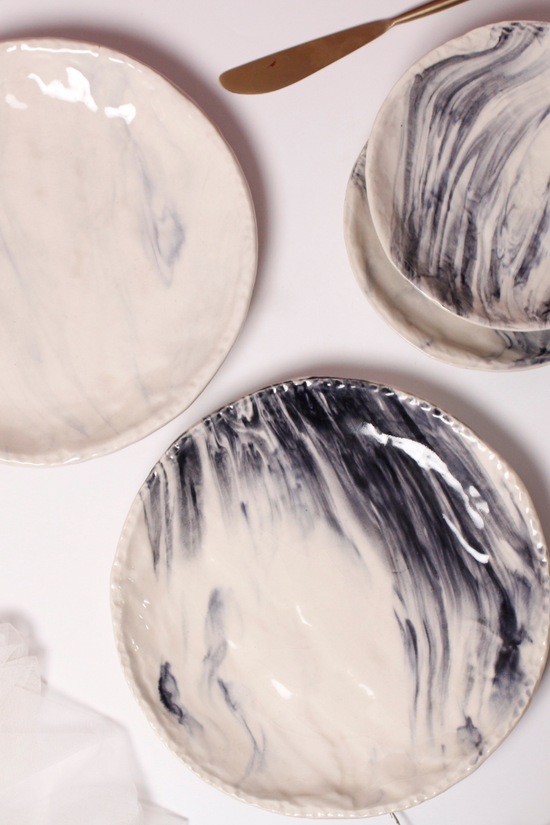 White marble dinner plates