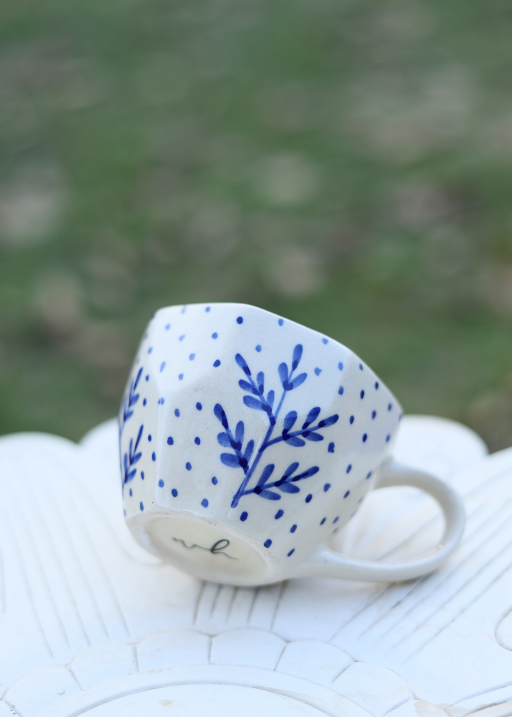 Blue fall leaf coffee mug on surface