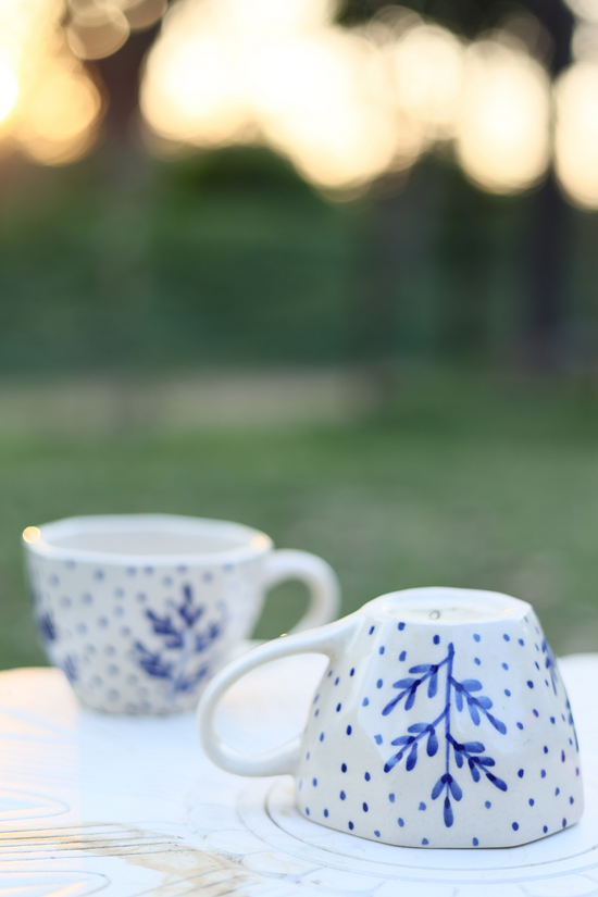 Two blue leaf mug different position