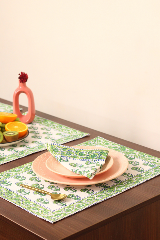 Green floral table mat & napkin 