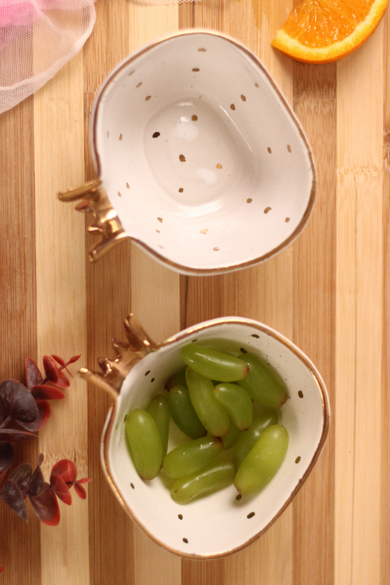 White anar ice cream bowls one having grapes