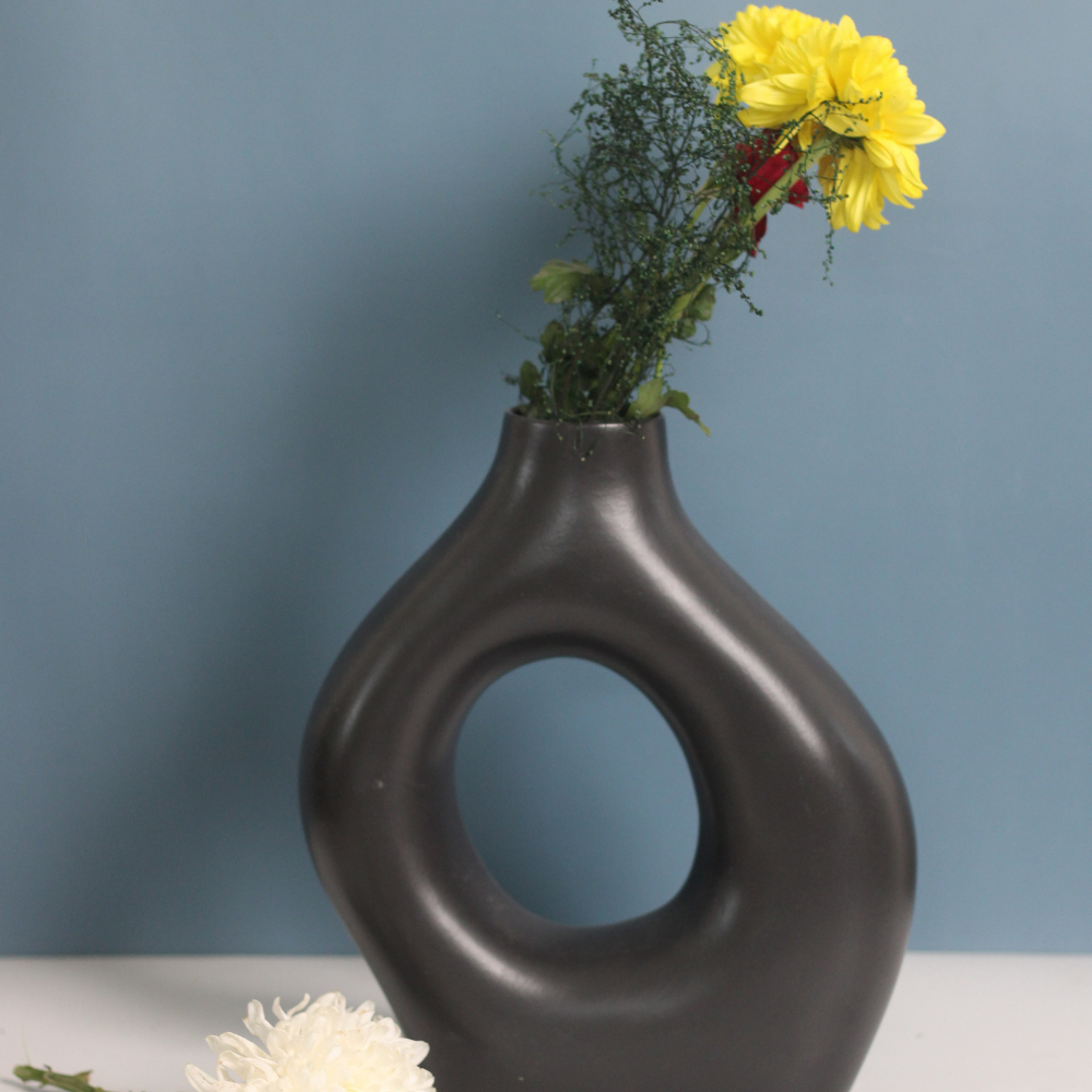 Mistif donut vase with flowers 