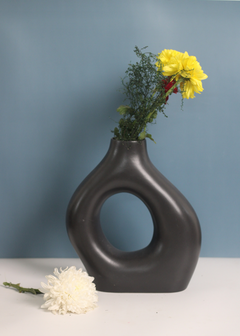 Mistif donut vase with flowers 