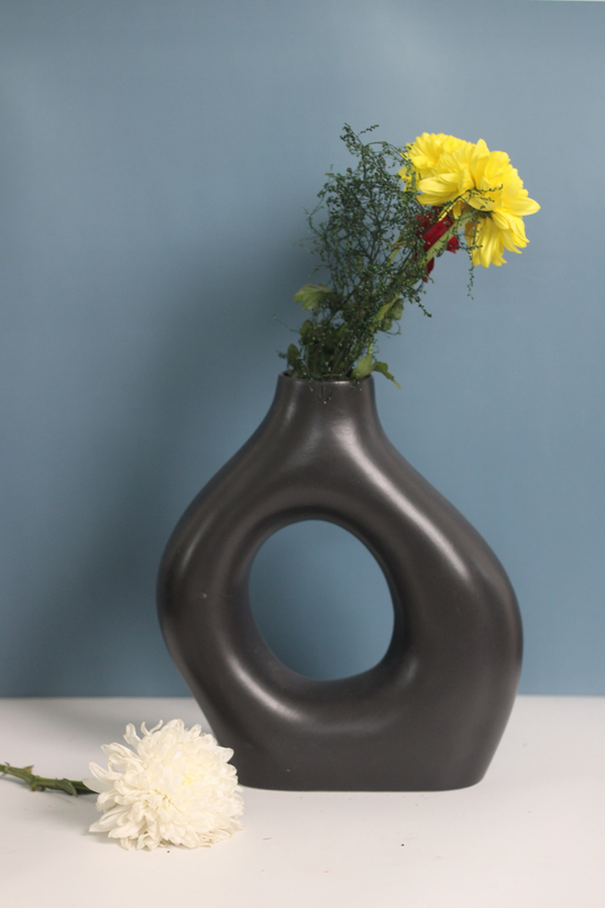 Mistif donut vase with flowers 
