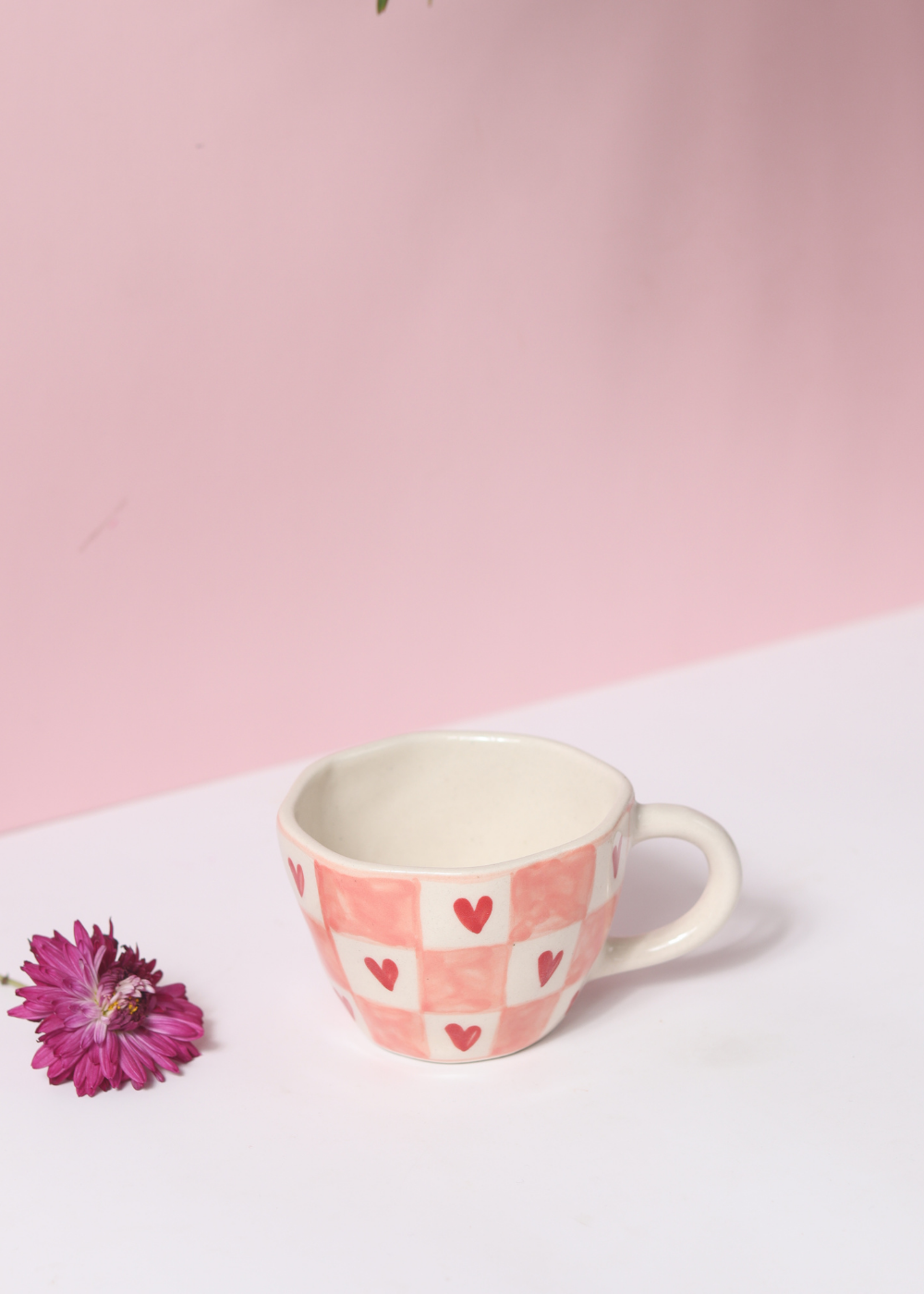 Chequered heart coffee mug with flower