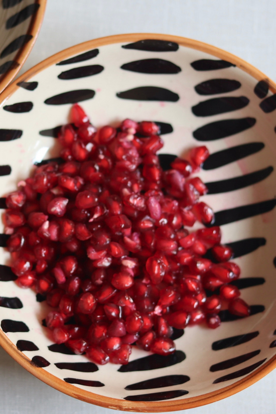 S t r i p e d - Smoothie Bowl With Pomegrante