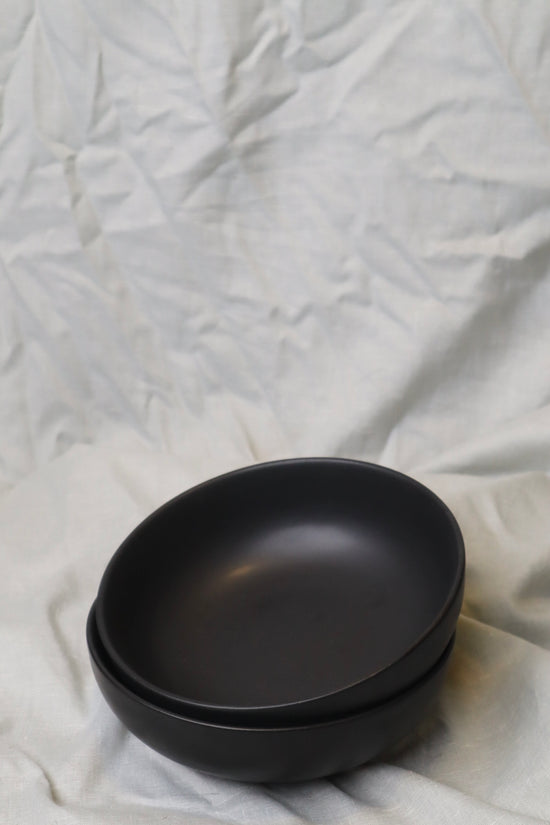 Two black curry bowl on each other
