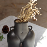 Black body vase with dried bunch 