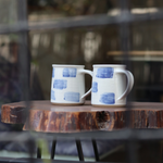 Auro mug blue blocks on a wooden table