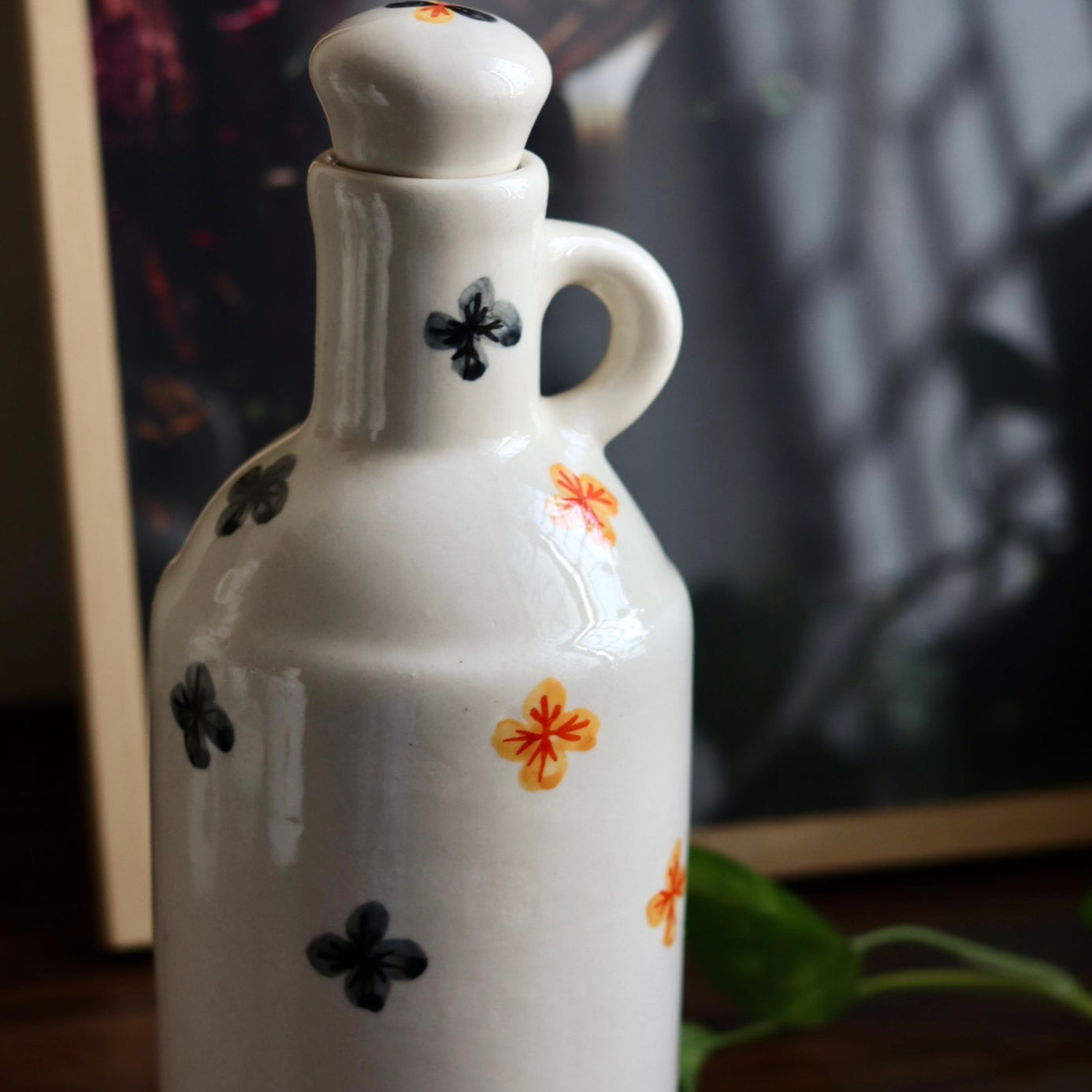 Little flowers oil vessel 