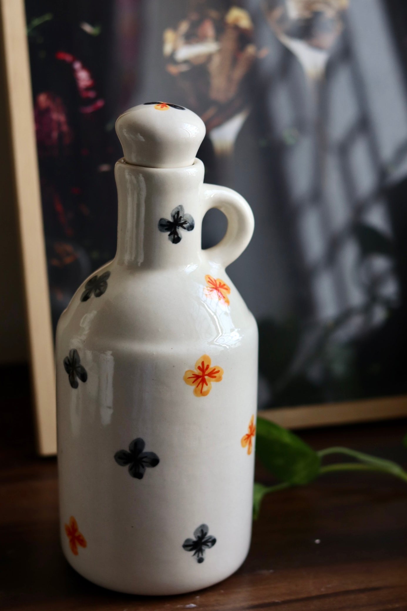 Little flowers oil vessel 